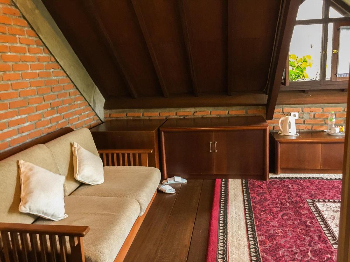 Rumah Stroberi Organic Farm & Family Lodge レムバン エクステリア 写真